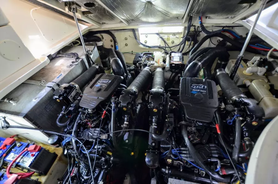 2005 Sea Ray 320 Sundancer