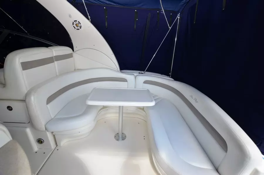 2005 Sea Ray 320 Sundancer