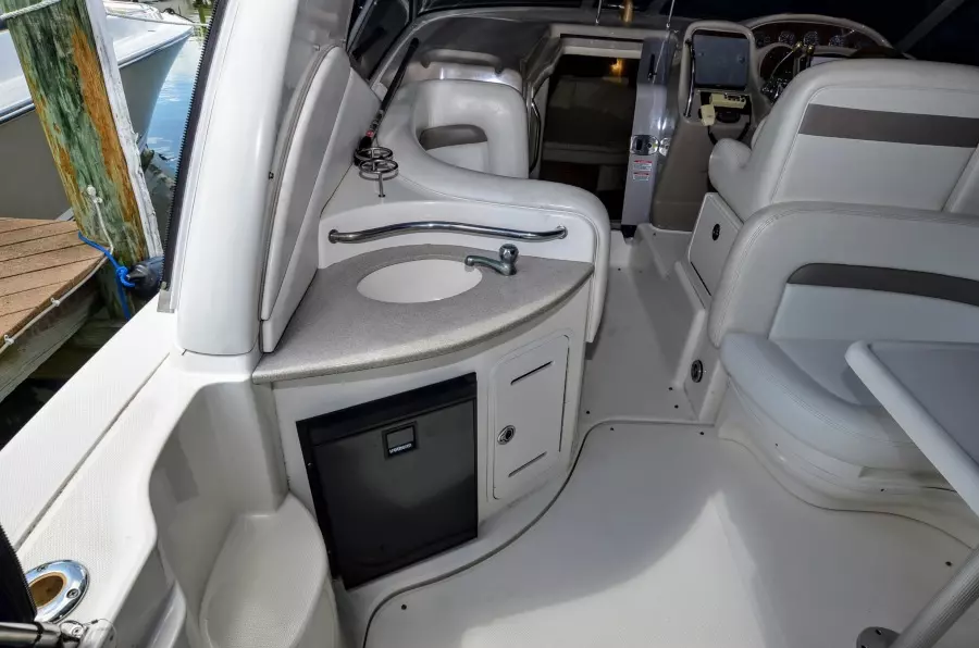 2005 Sea Ray 320 Sundancer