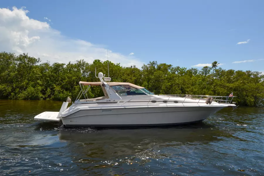 Sea Ray 440 Sundancer