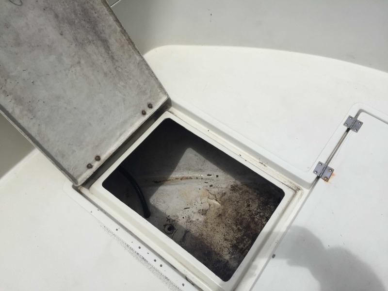 1991 Stratos 20 Center Console