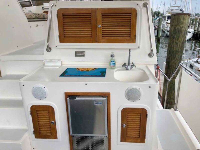 2005 Heritage East Sundeck Trawler