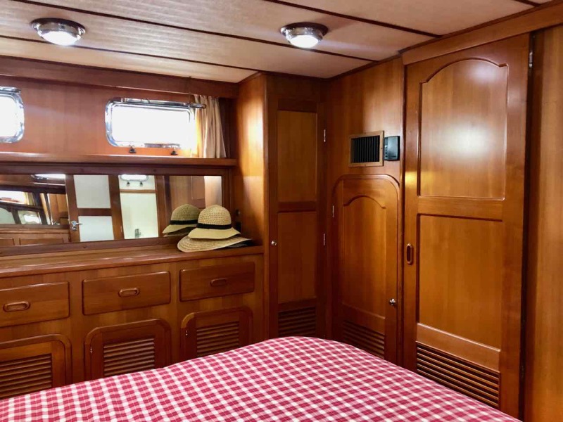 2005 Heritage East Sundeck Trawler