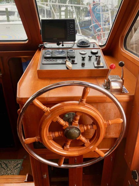 2005 Heritage East Sundeck Trawler