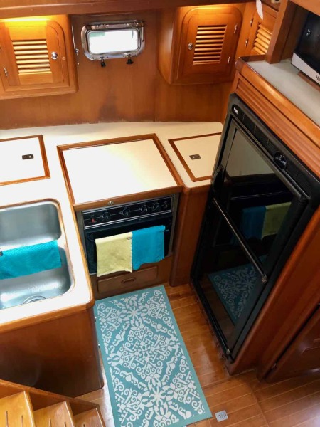 2005 Heritage East Sundeck Trawler
