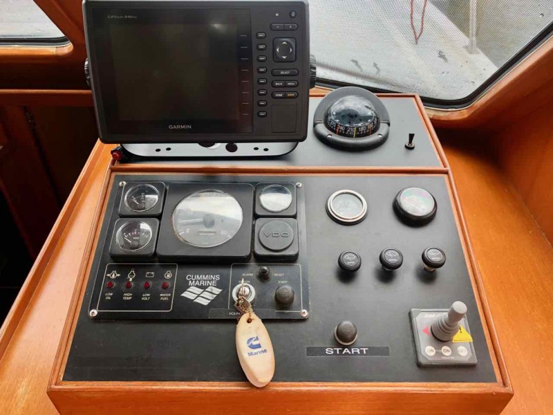 2005 Heritage East Sundeck Trawler