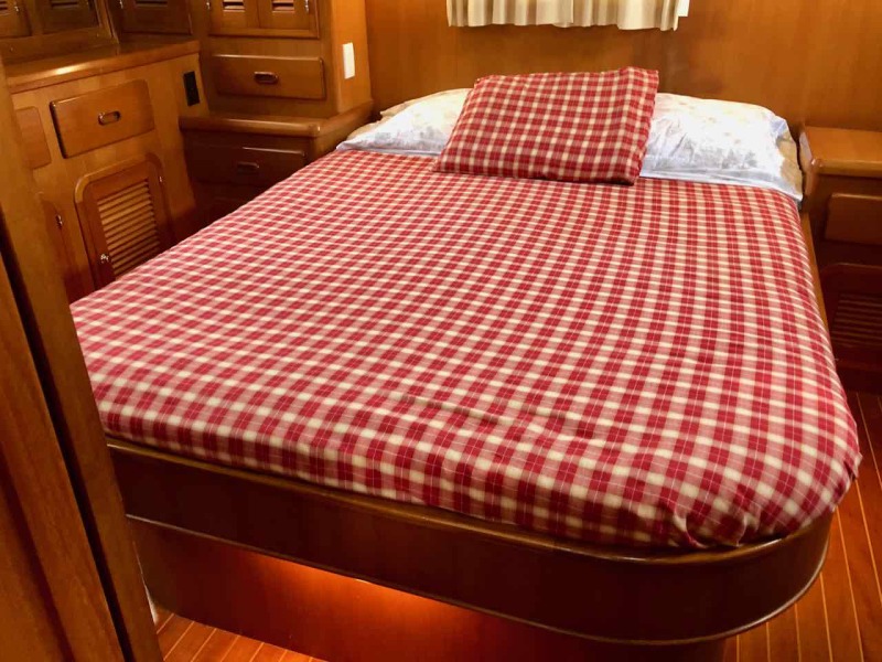 2005 Heritage East Sundeck Trawler