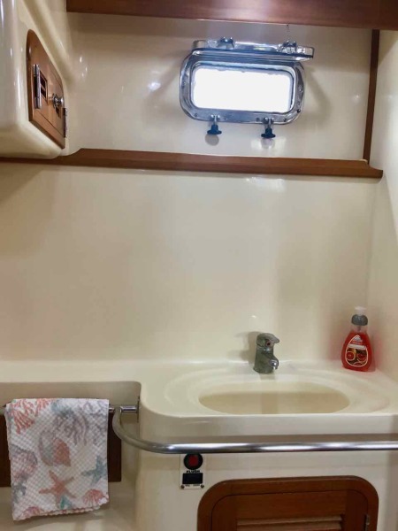 2005 Heritage East Sundeck Trawler