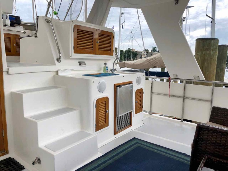 2005 Heritage East Sundeck Trawler