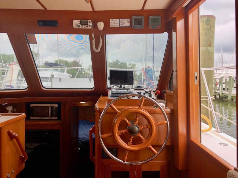 2005 Heritage East Sundeck Trawler