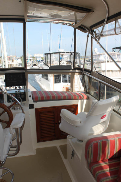 1987 Marine Trader Tradewind