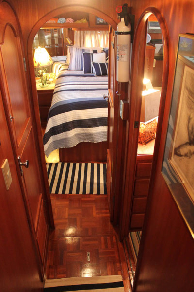 1987 Marine Trader Tradewind