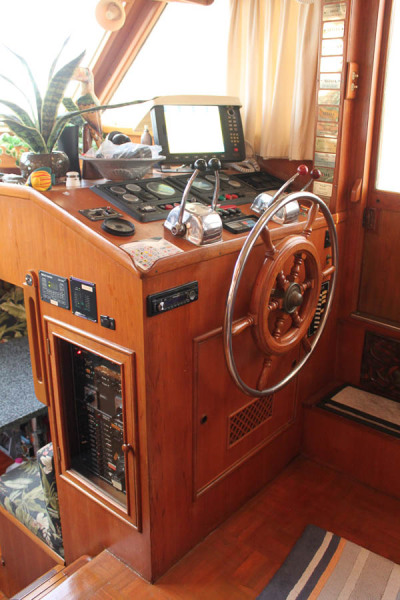 1987 Marine Trader Tradewind