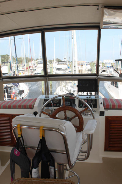 1987 Marine Trader Tradewind