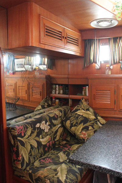 1987 Marine Trader Tradewind