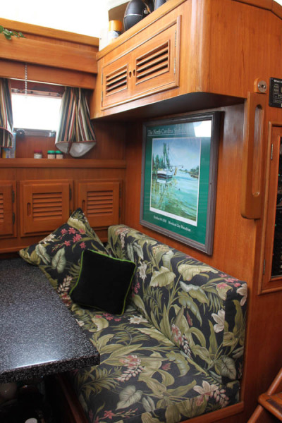 1987 Marine Trader Tradewind