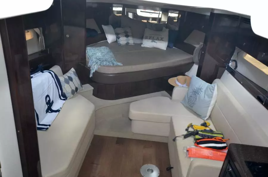 2016 Sea Ray 350 Sundancer