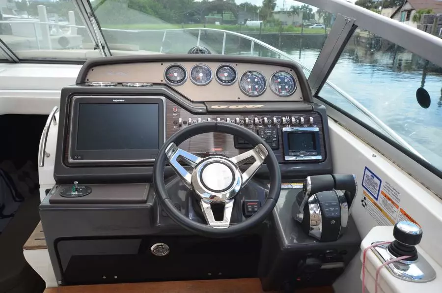 2016 Sea Ray 350 Sundancer