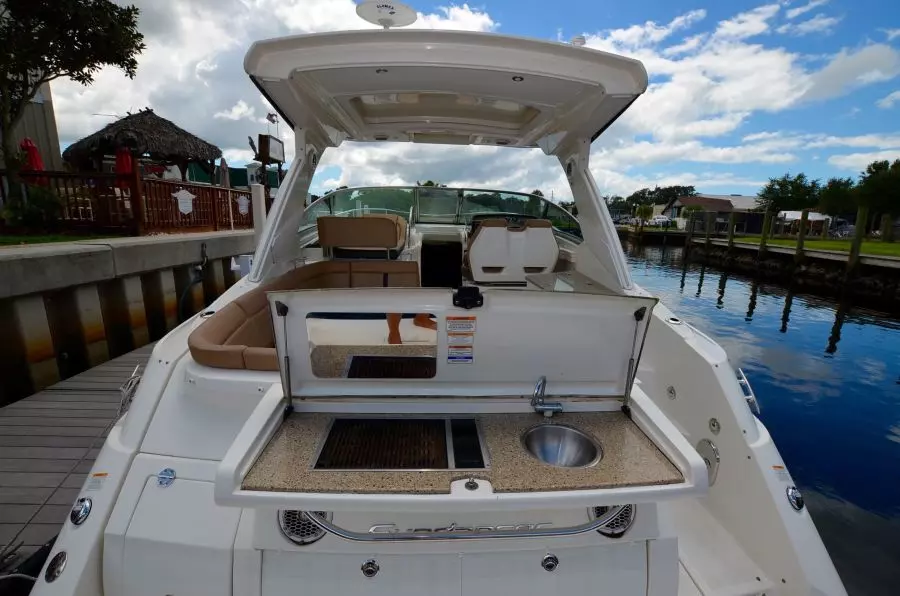 2016 Sea Ray 350 Sundancer