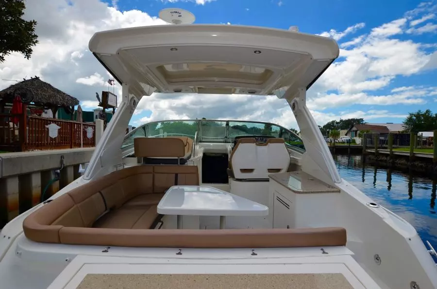 2016 Sea Ray 350 Sundancer