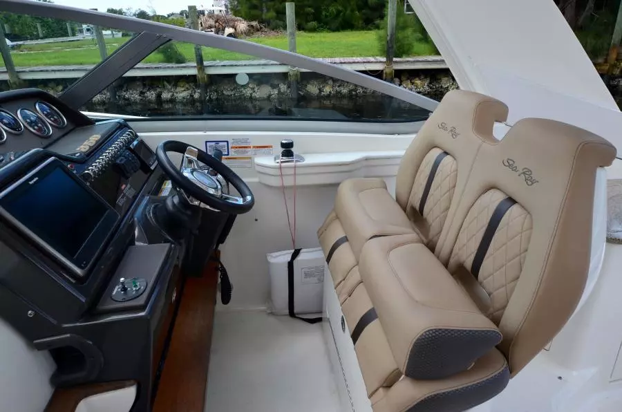 2016 Sea Ray 350 Sundancer