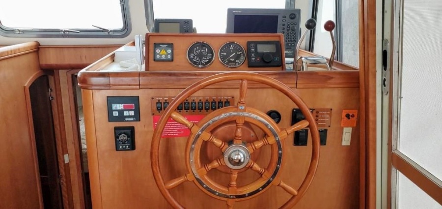2004 Mainship 400