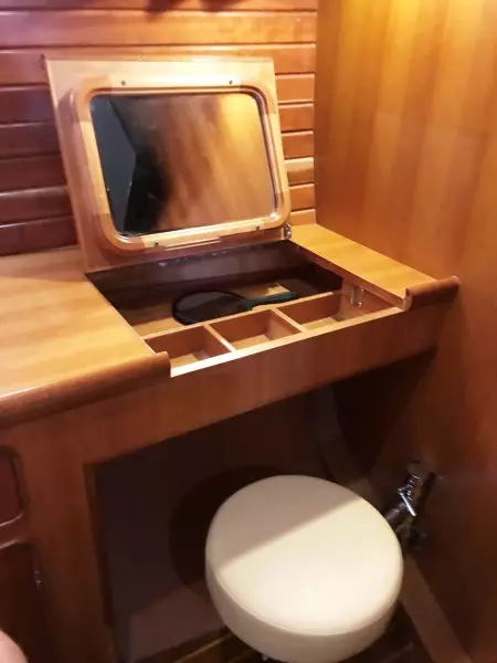 2003 Selene 53 Ocean Trawler - Master Stateroom - Vanity