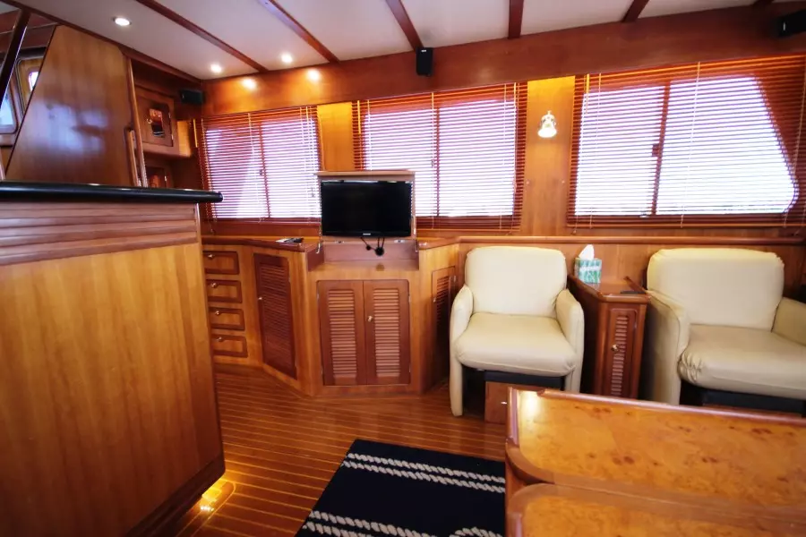 2003 Selene 53 Ocean Trawler - Salon TV