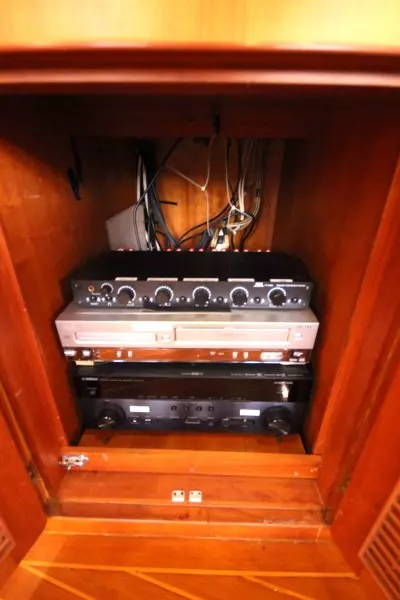 2003 Selene 53 Ocean Trawler - Salon Audio