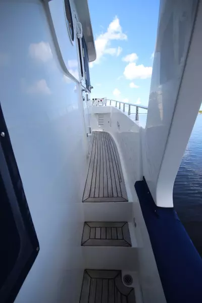 2003 Selene 53 Ocean Trawler - Starboard Walkway
