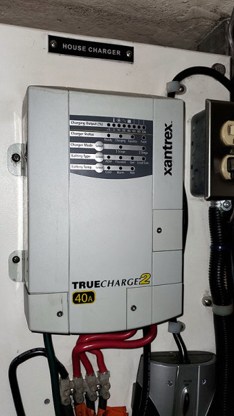 2004 Navigator 5700 Rival Pilothouse