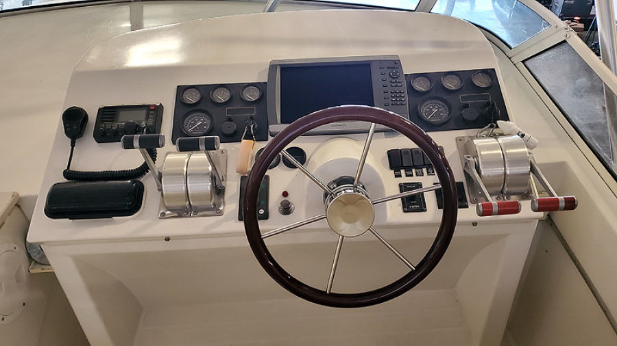 2004 Navigator 5700 Rival Pilothouse