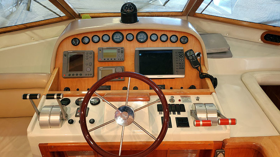 2004 Navigator 5700 Rival Pilothouse
