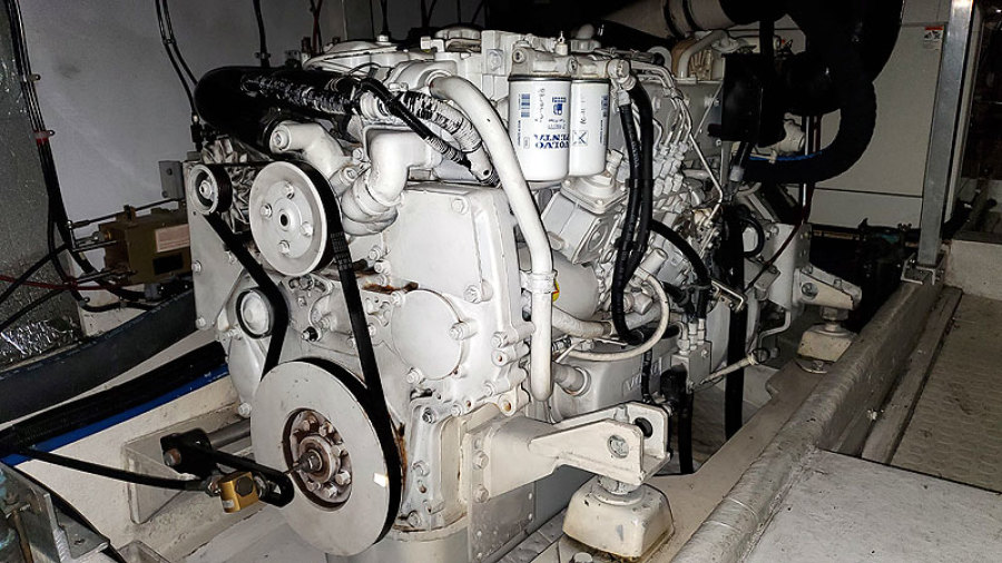 2004 Navigator 5700 Rival Pilothouse