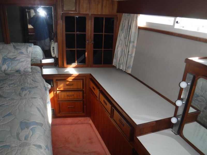 1985 Chris-Craft Constellation 500