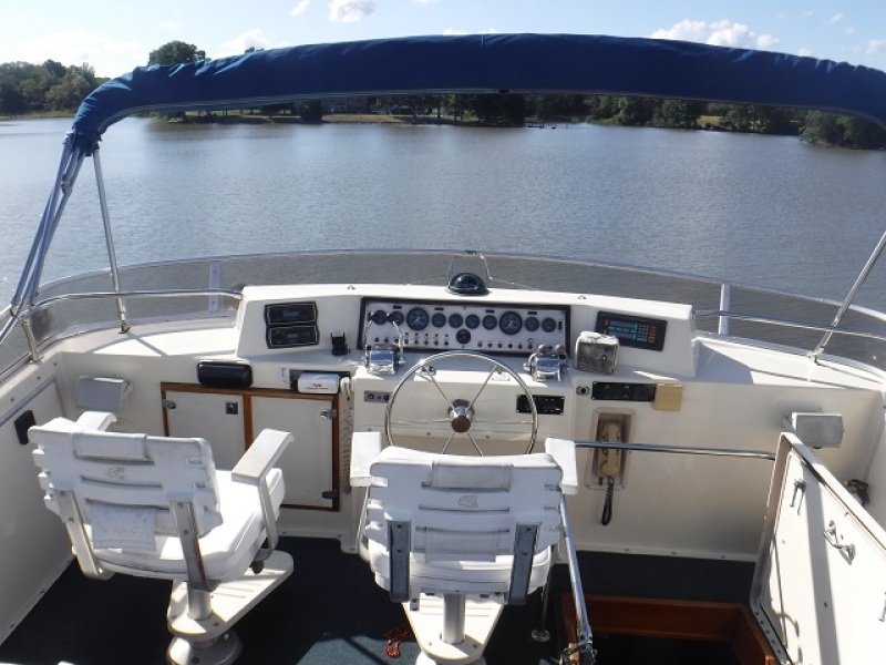 1985 Chris-Craft Constellation 500