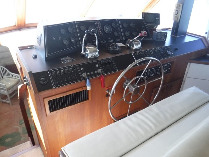 1985 Chris-Craft Constellation 500