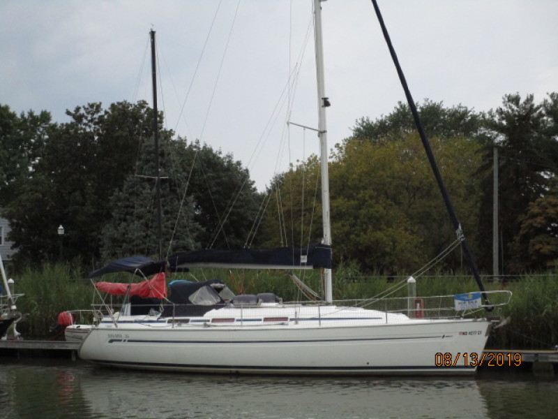 2004 Bavaria 36-3 Cabin