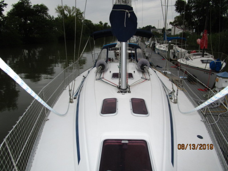 2004 Bavaria 36-3 Cabin