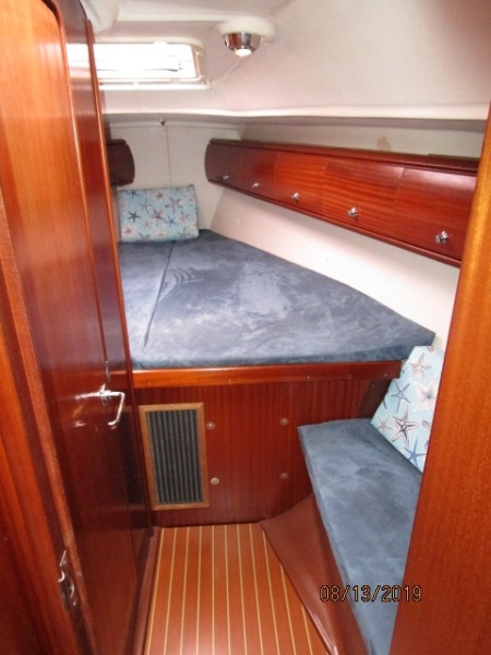 2004 Bavaria 36-3 Cabin