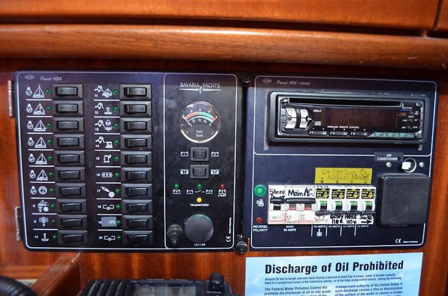2004 Bavaria 36-3 Cabin