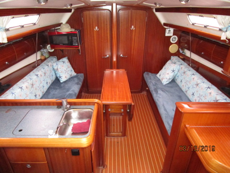 2004 Bavaria 36-3 Cabin
