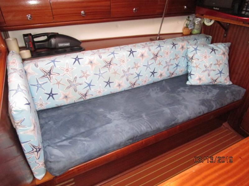 2004 Bavaria 36-3 Cabin