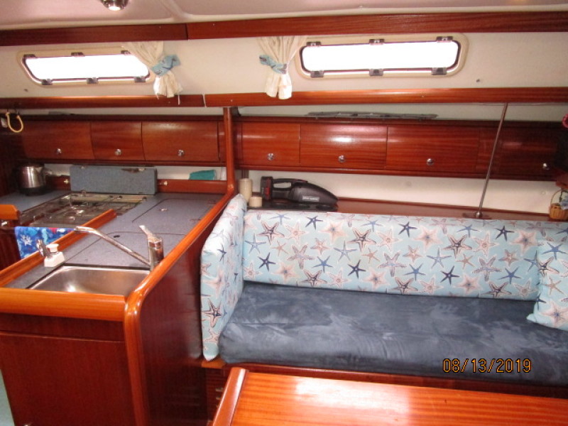 2004 Bavaria 36-3 Cabin