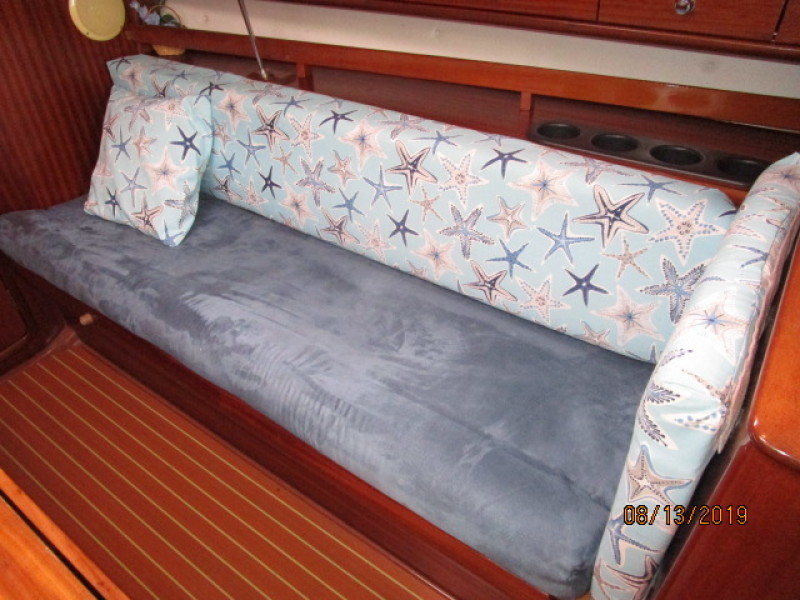 2004 Bavaria 36-3 Cabin