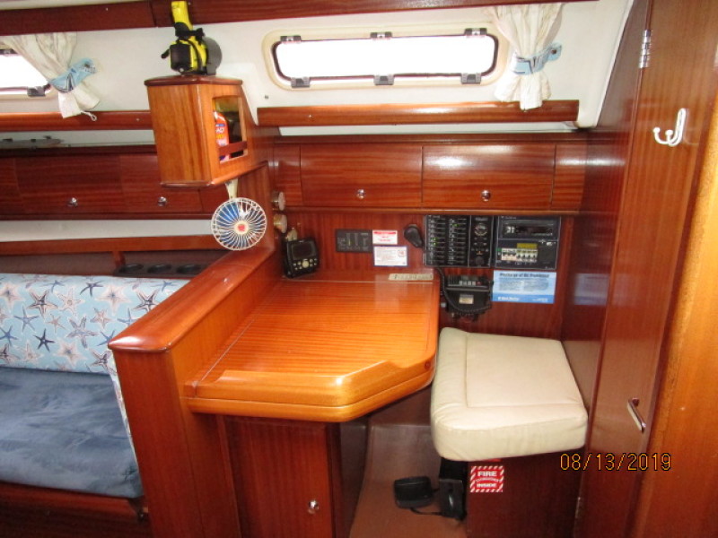 2004 Bavaria 36-3 Cabin