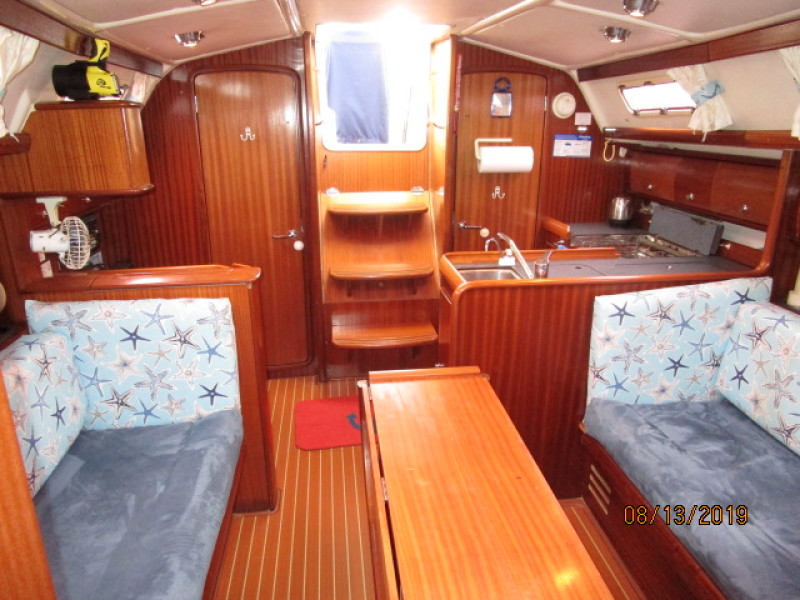 2004 Bavaria 36-3 Cabin