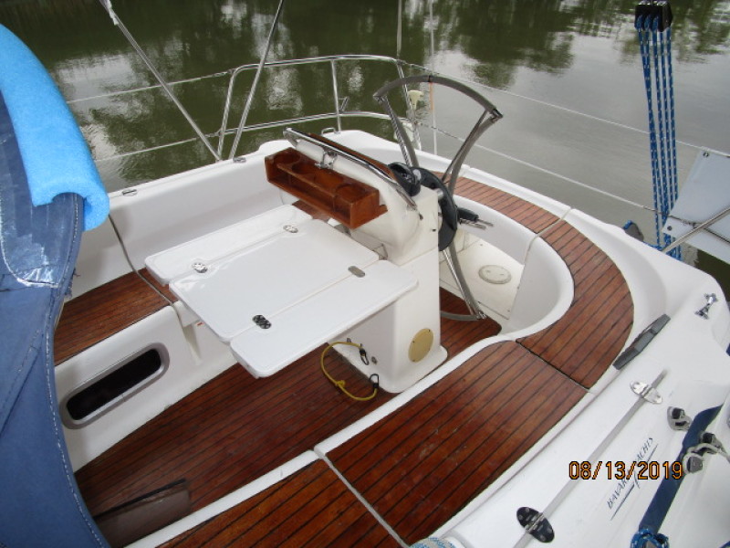 2004 Bavaria 36-3 Cabin
