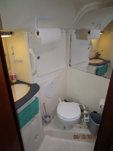 2004 Bavaria 36-3 Cabin