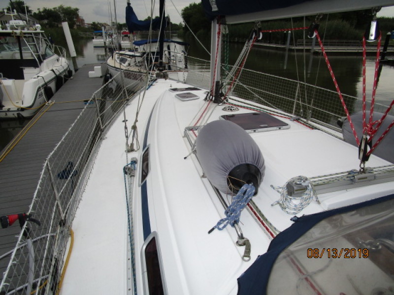 2004 Bavaria 36-3 Cabin